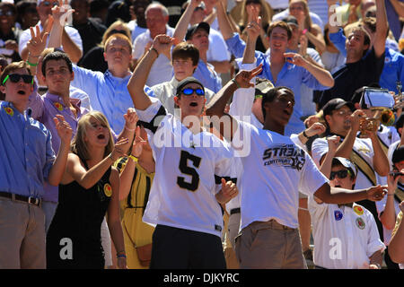 18. September 2010 - Oxford, Mississippi, Vereinigte Staaten von Amerika - Vanderbilt fans jubeln während Vanderbilt 28-14 Sieg über Ole Miss in Oxford, MS. (Credit-Bild: © Hays Collins/Southcreek Global/ZUMApress.com) Stockfoto