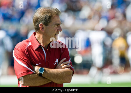 18. September 2010 Uhren - Durham, North Carolina, Vereinigte Staaten von Amerika - Alabama Trainer Nick Saban Pre-game-Bohrer. Alabama schlägt Herzog 62-13 im Wallace Wade Stadium (Credit-Bild: © Mark Abbott/Southcreek Global/ZUMApress.com) Stockfoto