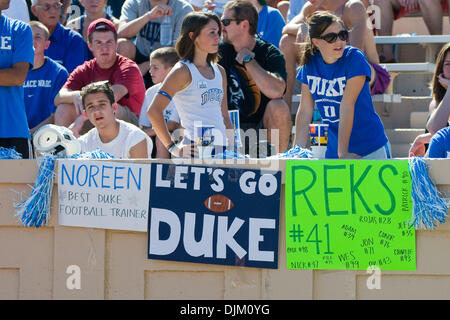 18. September 2010 - Durham, North Carolina, Vereinigte Staaten von Amerika - Herzog-Fans. Alabama schlägt Herzog 62-13 im Wallace Wade Stadium (Credit-Bild: © Mark Abbott/Southcreek Global/ZUMApress.com) Stockfoto