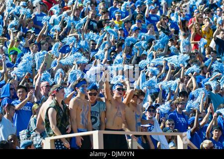 18. September 2010 - Durham, North Carolina, Vereinigte Staaten von Amerika - Duke fans feuern ihre Mannschaft. Alabama schlägt Herzog 62-13 im Wallace Wade Stadium (Credit-Bild: © Mark Abbott/Southcreek Global/ZUMApress.com) Stockfoto