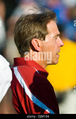 18. September 2010 Kopf - Durham, North Carolina, Vereinigte Staaten von Amerika - Alabama Trainer Nick Saban zu Beginn des Halbjahres 2d. Alabama schlägt Herzog 62-13 im Wallace Wade Stadium (Credit-Bild: © Mark Abbott/Southcreek Global/ZUMApress.com) Stockfoto