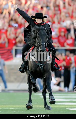 18. September 2010 - Lubbock, Texas, Vereinigte Staaten von Amerika - The Texas Tech maskierte Reiter unter das Feld als die #6 Texas Longhorns besiegen die Texas Tech Red Raiders 24-14 im Spiel im AT&T Jones Stadium in Lubbock, Texas. (Kredit-Bild: © Steven Leija/Southcreek Global/ZUMApress.com) Stockfoto