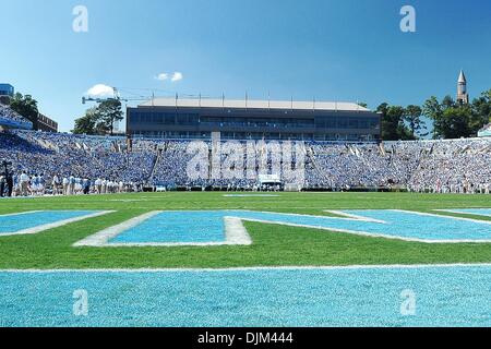 18. September 2010 - Chapel Hill, North Carolina, Vereinigte Staaten von Amerika - North Carolina Fußballplatz Kenan Stadium in Chapel Hill, North Carolina. Georgia Tech besiegte North Carolina Tar Heels 30-24 (Credit-Bild: © Anthony Barham/Southcreek Global/ZUMApress.com) Stockfoto