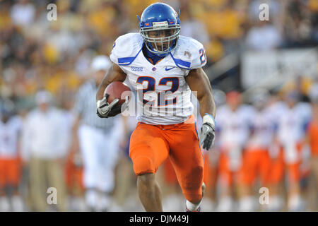 18. September 2010 läuft - Laramie, Wyoming, Vereinigte Staaten von Amerika - Boise State Broncos Runningback Doug Martin (22) mit dem Ball wie Boise State Wyoming, 51-6, im War Memorial Stadion besiegt. (Kredit-Bild: © Andrew Fielding/Southcreek Global/ZUMApress.com) Stockfoto