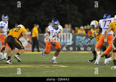 18. September 2010 - Laramie, Wyoming, Vereinigte Staaten von Amerika - Boise State Broncos Runningback D.J. Harper (6) findet ein Loch wie Boise State Wyoming, 51-6, im War Memorial Stadion besiegt. (Kredit-Bild: © Andrew Fielding/Southcreek Global/ZUMApress.com) Stockfoto