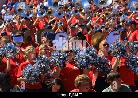 18. September 2010 - Oxford, Mississippi, Vereinigte Staaten von Amerika - Ole Miss Band peppt die Menge bei Vanderbilts-28-14-Sieg über Ole Miss in Oxford, MS. (Credit-Bild: © Hays Collins/Southcreek Global/ZUMApress.com) Stockfoto