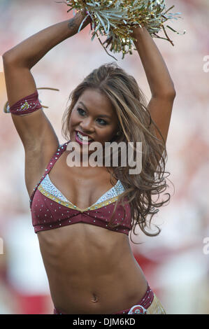 Sept. 19, 2010 - Landover, Maryland, Vereinigte Staaten von Amerika - Washington Redskins Cheerleader beim NFL-Spiel bei FedEx Field. (Kredit-Bild: © Roland Pintilie/Southcreek Global/ZUMApress.com) Stockfoto