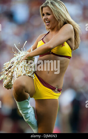 Sept. 19, 2010 - Landover, Maryland, Vereinigte Staaten von Amerika - Washington Redskins Cheerleader beim NFL-Spiel bei FedEx Field. (Kredit-Bild: © Roland Pintilie/Southcreek Global/ZUMApress.com) Stockfoto