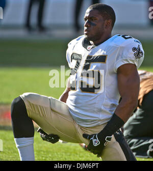 20. September 2010 - San Francisco, Kalifornien - San Francisco 49ers Vs New Orleans Saints im Candlestick Park. New Orleans Saints Runningback REGGIE BUSH #25 erstreckt sich vor dem Spiel. 49ers lose Heiligen 25 bis 22. (Kredit-Bild: © Al Golub/Golub-Photography/ZUMApress.com) Stockfoto