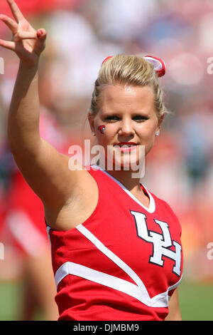 25. September 2010 - Houston, Texas, Staaten Vereinigte von Amerika - UH Cheerleader Motiivates der Masse. Die University of Houston Cougars besiegte die Universität Tulane Green Wave 42 - 23 im Robertson Stadium in Houston, Texas. (Kredit-Bild: © Luis Leyva/Southcreek Global/ZUMApress.com) Stockfoto