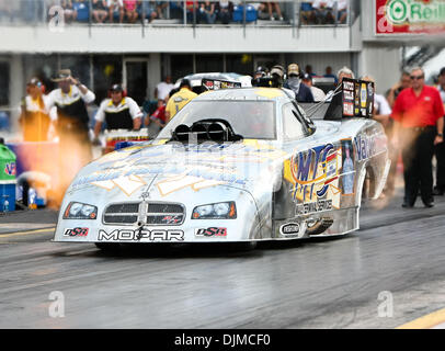 25. September 2010 macht schnell Jack Beckman - Ennis, Texas, Vereinigte Staaten von Amerika - eine Qualifikation bei den O'Reilly Fall Nationals in Texas Motorplex in Ennis / Texas statt. (Kredit-Bild: © Dan Wozniak/Southcreek Global/ZUMApress.com) Stockfoto