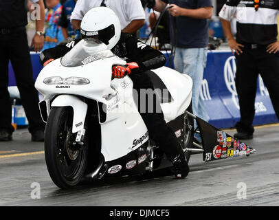 25. September 2010 macht - Ennis, Texas, Vereinigte Staaten von Amerika - Steve Johnson eine Qualifikation bei den O'Reilly Fall Nationals in Texas Motorplex in Ennis / Texas statt. (Kredit-Bild: © Dan Wozniak/Southcreek Global/ZUMApress.com) Stockfoto