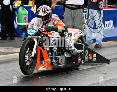 25. September 2010 macht - Ennis, Texas, Vereinigte Staaten von Amerika - Ed Krawiec eine Qualifikation bei den O'Reilly Fall Nationals in Texas Motorplex in Ennis / Texas statt. (Kredit-Bild: © Dan Wozniak/Southcreek Global/ZUMApress.com) Stockfoto