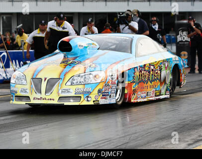 25. September 2010 macht - Ennis, Texas, Vereinigte Staaten von Amerika - Greg Stanfield eine Qualifikation bei den O'Reilly Fall Nationals in Texas Motorplex in Ennis / Texas statt. (Kredit-Bild: © Dan Wozniak/Southcreek Global/ZUMApress.com) Stockfoto