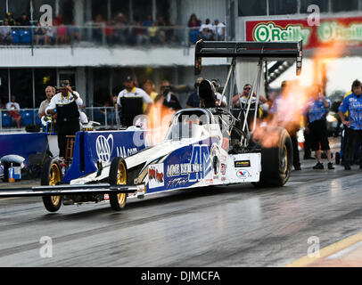 25. September 2010 macht - Ennis, Texas, Vereinigte Staaten von Amerika - Terry Haddock eine Qualifikation bei den O'Reilly Fall Nationals in Texas Motorplex in Ennis / Texas statt. (Kredit-Bild: © Dan Wozniak/Southcreek Global/ZUMApress.com) Stockfoto