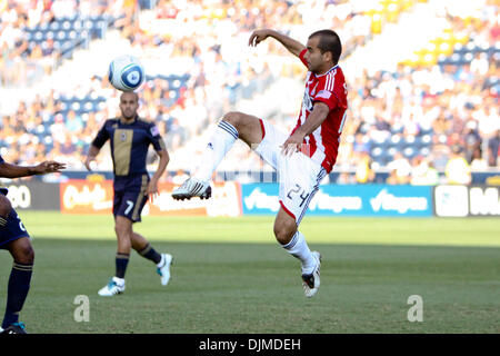 25. September 2010 geht - Chester, Pennsylvania, Vereinigte Staaten von Amerika - USA Mittelfeldspieler Rodolfo Espinoza (24) nach dem Ball während des Spiels gegen Philadelphia Union im PPL Park in Chester, Pennsylvania. Die Union gewann 3: 0. (Kredit-Bild: © Kate McGovern/Southcreek Global/ZUMApress.com) Stockfoto