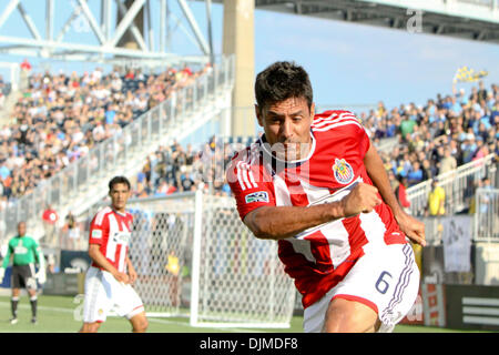 25. September 2010 - Chester, Pennsylvania, Vereinigte Staaten von Amerika - Chivas USA Verteidiger Ante Jazic (#6) dribbelt den Ball während des Spiels gegen Philadelphia Union im PPL Park in Chester, Pennsylvania. Die Union gewann 3: 0. (Kredit-Bild: © Kate McGovern/Southcreek Global/ZUMApress.com) Stockfoto