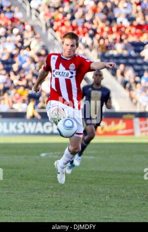 25. September 2010 - Chester, Pennsylvania, Vereinigte Staaten von Amerika - Chivas USA vorwärts Justin Braun (#17) dribbelt den Ball während des Spiels gegen Philadelphia Union im PPL Park in Chester, Pennsylvania. Die Union gewann 3: 0. (Kredit-Bild: © Kate McGovern/Southcreek Global/ZUMApress.com) Stockfoto