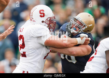 25. September 2010 - South Bend, Indiana, Vereinigte Staaten von Amerika - In den Schützengräben während der NCAA Football-Spiel zwischen Stanford und Notre Dame.  Stanford Cardinal besiegte die Notre Dame Fighting Irish 37-14 im Spiel im Stadion von Notre Dame in South Bend, Indiana. (Kredit-Bild: © John Mersits/Southcreek Global/ZUMApress.com) Stockfoto