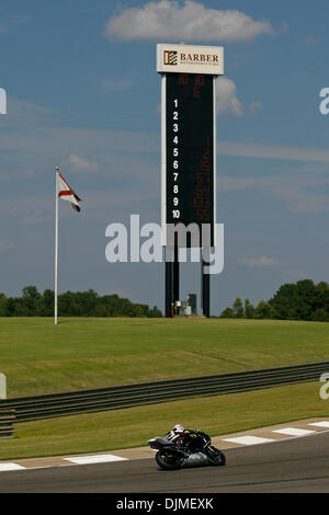 25. September 2010 - Birmingham, Al, Vereinigte Staaten von Amerika - die Position während der AMA Pro Daytona SportBike-Rennens im Barber Motorsports Park tower. (Kredit-Bild: © Jason Clark/Southcreek Global/ZUMApress.com) Stockfoto