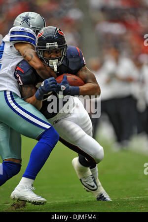 26. September 2010 - Houston, TX, USA - 26. September 2010: Houston Texans laufen wieder Arian Foster (23) während des Spiels zwischen den Dallas Cowboys und die Houston Texans im Reliant Stadium in Houston, Texas. Cowboys führt in der ersten Halbzeit 10-3. (Kredit-Bild: © Patrick Grün/Southcreek Global/ZUMApress.com) Stockfoto