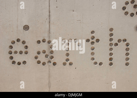 Erde, Teil eines Gedichts. Öffentliche Kunstwerke in Ballast Point Park, Balmain, Sydney Stockfoto