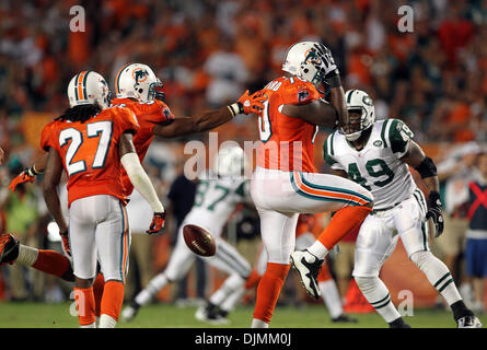 26. September 2010 - Miami Gardens, FL - Florida, USA - Vereinigte Staaten - 092610 (Allen Eyestone/The Palm Beach Post) MIAMI GARDENS, FL... SUN LIFE STADIUM... New York Jets am Miami Dolphins. (Kredit-Bild: © Palm Beach-Post/ZUMApress.com) Stockfoto