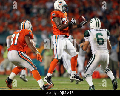 26. September 2010 - Miami Gardens, FL - Florida, USA - Vereinigte Staaten - 092610 (Allen Eyestone/The Palm Beach Post) MIAMI GARDENS, FL... SUN LIFE STADIUM... New York Jets am Miami Dolphins. (Kredit-Bild: © Palm Beach-Post/ZUMApress.com) Stockfoto