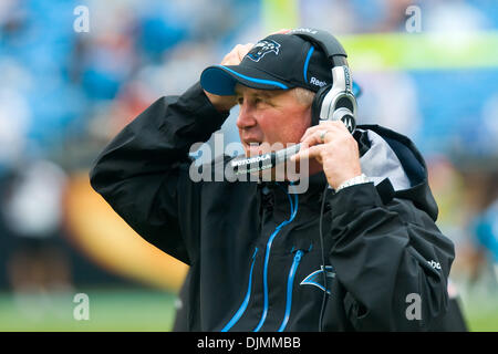 26. September 2010 - Charlotte, North Carolina, Vereinigte Staaten von Amerika - Carolina Panthers Kopf Trainer John Fox The Bengal schlagen die Panthers 20-7 bei Bank of America Stadium, Charlotte NC. (Kredit-Bild: © Mark Abbott/Southcreek Global/ZUMApress.com) Stockfoto