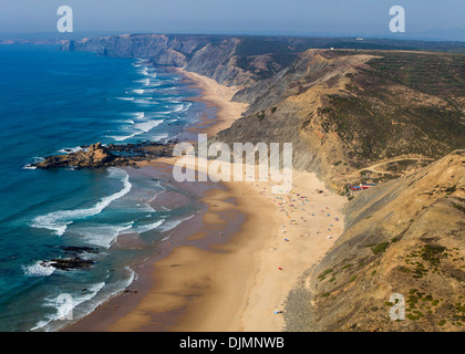 Weite Aussicht auf die wunderschöne Küste von Sagres, Portugal. Stockfoto