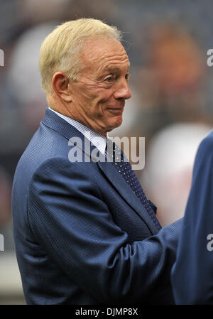 26. September 2010 - Houston, TX, USA - 26. September 2010: Dallas Cowboys Besitzer Jerry Jones während des Spiels zwischen den Dallas Cowboys und die Houston Texans im Reliant Stadium in Houston, Texas. Cowboys Siegen gegen die Texaner 27-13. (Kredit-Bild: © Patrick Grün/Southcreek Global/ZUMApress.com) Stockfoto