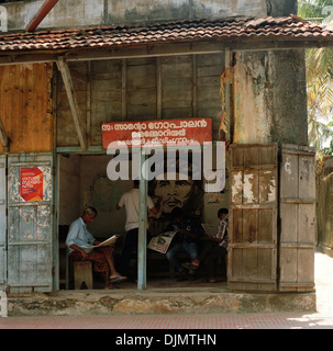 Kommunist Lesesaal in Fort Kochi Cochin in Kerala in Südindien in Asien. Sozialismus marxistischer Marxismus Sozialismus Politik politische Kultur Reisen Stockfoto