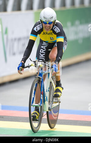 29. September 2010 - Brücke Geelong, Victoria, Australien - GALYUK Svitlana (UKR) überqueren Queens Park Rd auf die Frauen Zeit trial Veranstaltung in 2010 UCI Straßen-WM in Geelong, Victoria, Australien. (Kredit-Bild: © Sydney Low/Southcreek Global/ZUMApress.com) Stockfoto