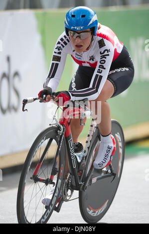 29. September 2010 - Brücke Geelong, Victoria, Australien - SCHWEIZER Doris (SUI) überqueren Queens Park Rd auf die Frauen Zeit trial Veranstaltung in 2010 UCI Straßen-WM in Geelong, Victoria, Australien. (Kredit-Bild: © Sydney Low/Southcreek Global/ZUMApress.com) Stockfoto