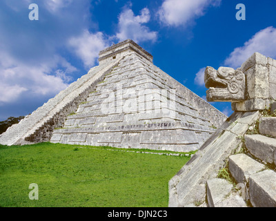 Alte Maya Pyramide El Castillo (Kukulkan) in Chichen Itza, Mexiko Stockfoto