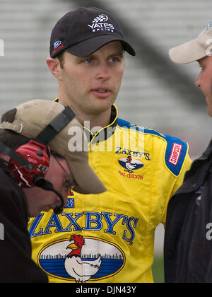 7. März 2008 - wartet Hampton, Georgia, USA - TRAVIS KVAPIL, Treiber von der #09 Zaxby Ford, für die amerikanischen kommerziellen Linien 200 auf dem Atlanta Motor Speedway zu qualifizieren. (Kredit-Bild: © Timothy L. Hale/ZUMA Press) Stockfoto