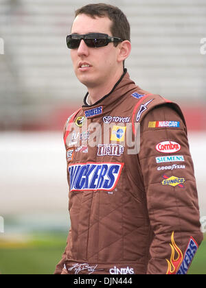 7. März 2008 - wartet Hampton, Georgia, USA - KYLE BUSCH, Fahrer des #51 Miccosukee Resorts Toyota für die amerikanischen kommerziellen Linien 200 auf dem Atlanta Motor Speedway zu qualifizieren. (Bild Kredit: Stockfoto