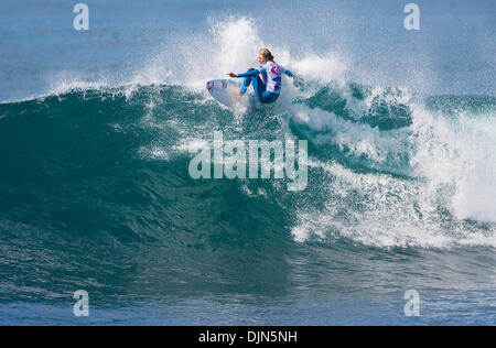 24. März 2008 - Bells Beach, Queensland, Australien - ASP World Champion STEPHANIE GILMORE (Tweed Heads, Gold Coast, AUS) gewinnt die Rip Curl Pro Ford Fiesta an Bells Beach. Aktuelle ASP Bewertungen Führer Sofia Mulanovich (PER) in einem umkämpften Finale besiegte. Gilmore besiegt Mulanovich von weniger als einem Punkt erzielte ein 7.17 und eine in der Nähe von perfekten 9,33 (beide von zehn) während Mulanovich notc Stockfoto