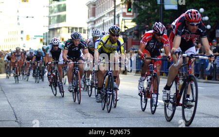 16. Juli 2008 - Vancouver, British Columbia, Kanada - Männer konkurrieren in 2008 Radrennen Tour de Gastown in Vancouver. (Kredit-Bild: © Sergej Bachlakov/ZUMApress.com) Stockfoto