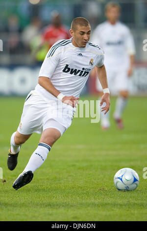 7. August 2009: Real Madrid weiterleiten Karim Benzema #19 in Aktion während einer FIFA internationale Freundschaftsspiel zwischen Real Madrid und Toronto FC im BMO Field in Toronto... Real Madrid gewann 5: 1. (Kredit-Bild: © Southcreek Global/ZUMApress.com) Stockfoto