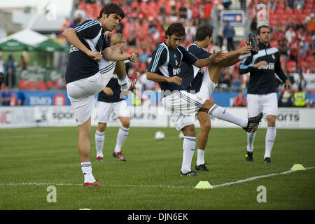 7. August 2009: Real Madrid Spieler Aufwärmen während der FIFA internationale Freundschaftsspiel zwischen Real Madrid und Toronto FC im BMO Field in Toronto... Real Madrid gewann 5: 1. (Kredit-Bild: © Southcreek Global/ZUMApress.com) Stockfoto