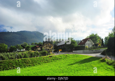 Traditionellen slowenischen Dorf in den Bergen Stockfoto