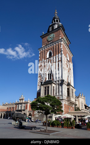 Wieza Ratuszowa, 13. Jahrhundert Rathausturm, Rynek Glowny Hauptmarkt, Altstadt, Krakau, Polen Stockfoto