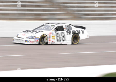 3. April 2008 - Dallas, Texas, USA - Brad Keselowski während des Trainings in der NASCAR Nationwide Series 2008 Qualifikation im Regen auf dem Texas Motor Speedway. (Kredit-Bild: © David Walsh/ZUMA Press) Stockfoto