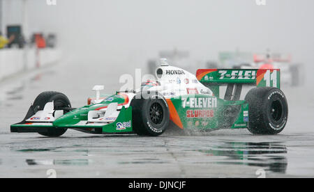 6. April 2008 - St. Petersburg, Florida, USA - TONY KANAAN Runden drehen, die man im Regen erste Runden der IndyCar-Serie Grand Prix von St. Petersburg getränkt. (Bild Kredit: Stockfoto