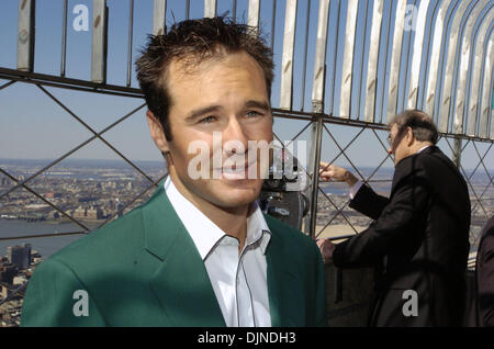 15. April 2008 - Manhattan, NY, USA - GOLF: 2008 tourt Masters Champion, Südafrikas TREVOR IMMELMAN, das Empire State Building 86. Stockwerk und 102. Stock Suche.  (Bild Kredit: Stockfoto