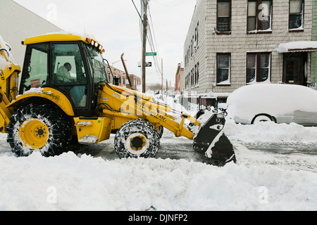 Schneepflug nach Sturm. Brooklyn. New York City, NY. USA. Stockfoto