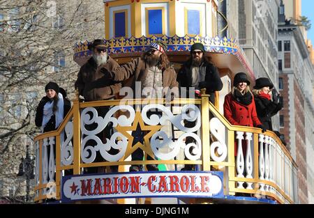 New York, NY, USA. 28. November 2013. Duck-Dynastie in Anwesenheit für Macy's Thanksgiving Day Parade, Manhattan, New York, NY 28. November 2013. Bildnachweis: Kristin Callahan/Everett Collection/Alamy Live-Nachrichten Stockfoto