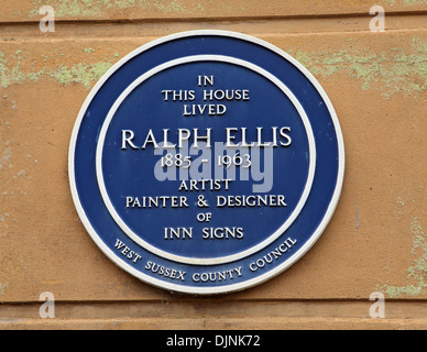 Gedenktafel vor dem ehemaligen Haus von Ralph Ellis Artist in Arundel, South Downs in West Sussex, England Stockfoto