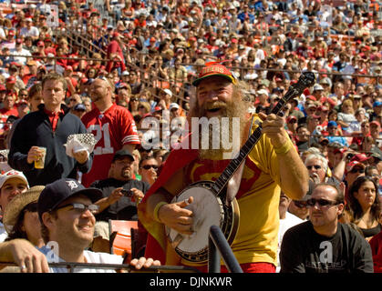 Sep 21, 2008 - San Francisco, Kalifornien - San Francisco 49ers Vs Detroit Lions im Monster PARK Sonntag, 21. September 2008. 49ers Banjo Mann unterhält Publikum. (Kredit-Bild: © Al Golub/ZUMApress.com) Stockfoto